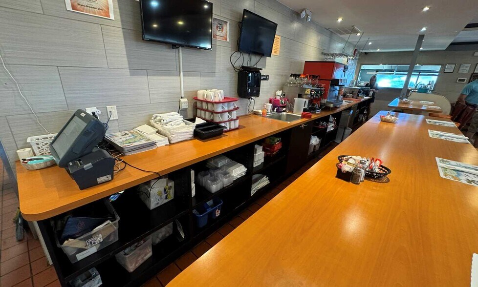 More Photos Of 14400 Walsingham Rd, Largo Restaurant For Sale