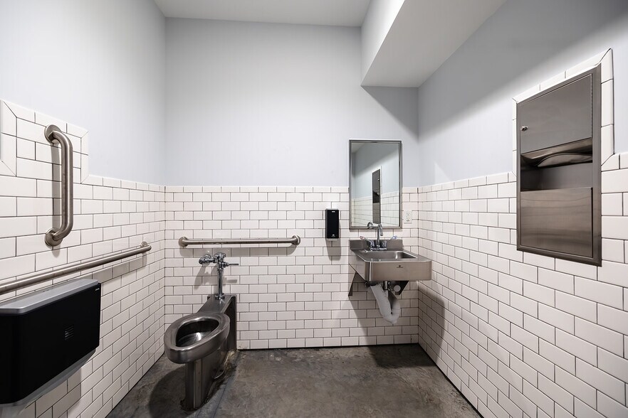 More Photos Of 110 Greenfield St, Wilmington General Retail For Sale