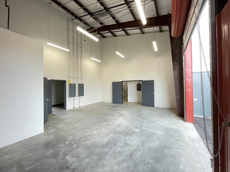 More Photos Of 10 Poppy House, Rio Vista Manufacturing For Lease