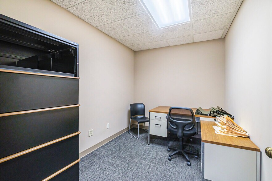 More Photos Of 1063 W Hill Rd, Flint Medical For Sale