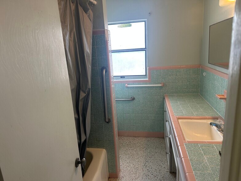 More Photos Of 3111 26th St W, Bradenton Flex For Sale