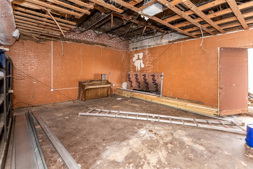 More Photos Of 4914 Main St, Moss Point Storefront For Sale