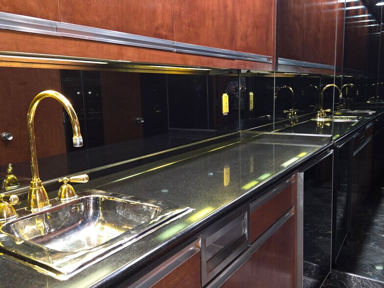 More Photos Of 16750 Schoenborn St, North Hills Flex For Sale