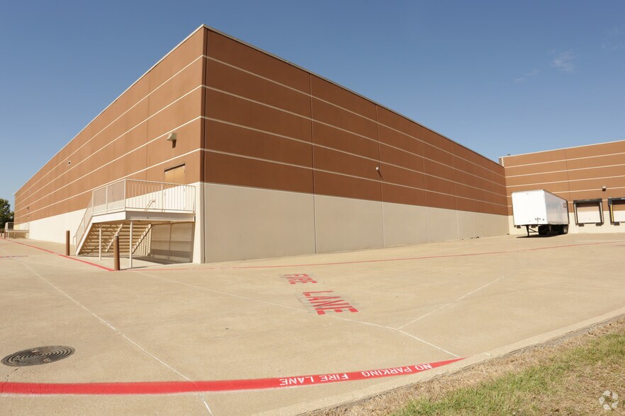 More Photos Of 3865 S Carrier Pky, Grand Prairie Freestanding For Sale