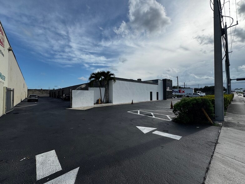 More Photos Of 5701-5731 NW 74th Ave, Miami Warehouse For Lease