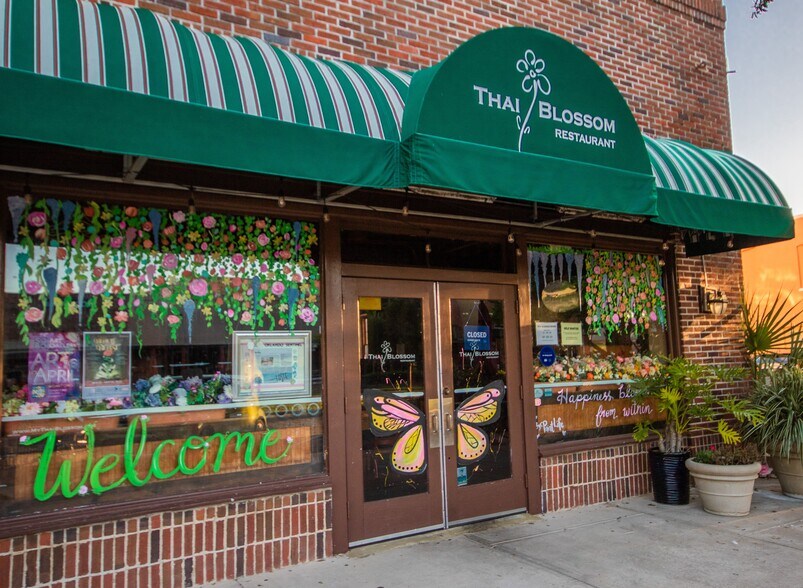 More Photos Of 99 W Plant St, Winter Garden Hotel For Sale