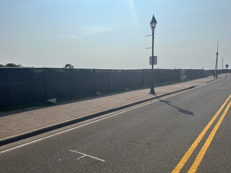 More Photos Of 405 Woodcleft Ave, Freeport Land For Sale