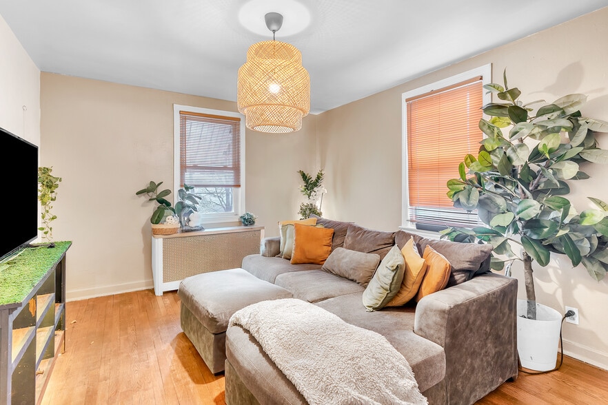 More Photos Of 478 Fabyan Pl, Newark Apartments For Sale