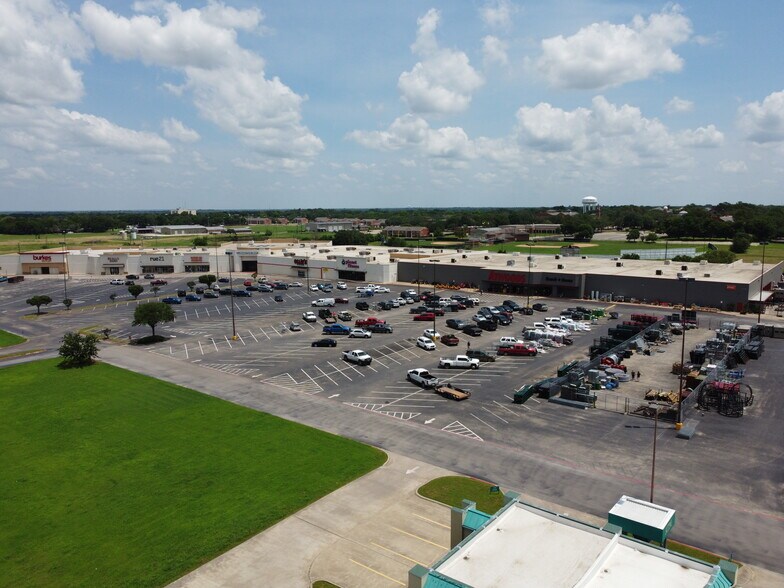 More Photos Of 3500 W 7th Ave, Corsicana Unknown For Lease