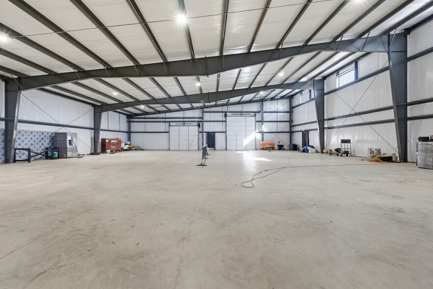 More Photos Of 8524 N Sooner Rd, Oklahoma City Industrial For Lease