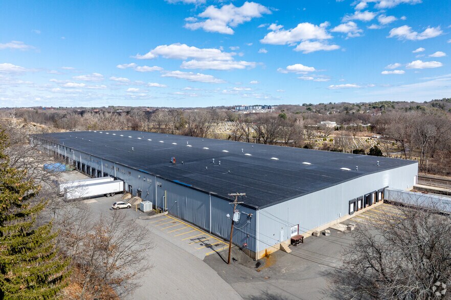More Photos Of 45 Holton St, Winchester Distribution For Lease