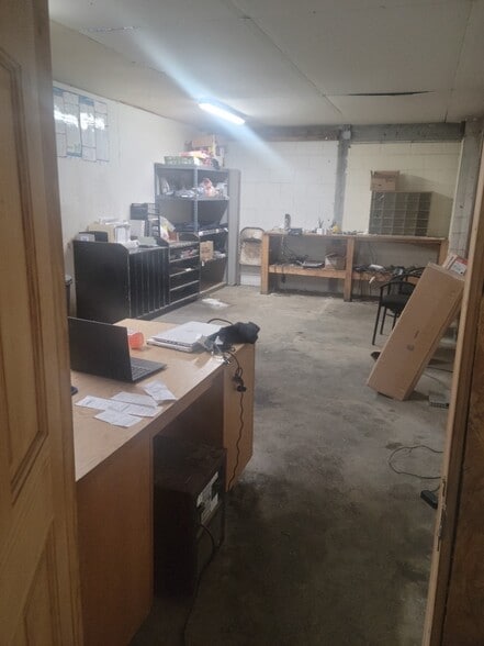 More Photos Of 800 W 17th St, Muncie Warehouse For Sale