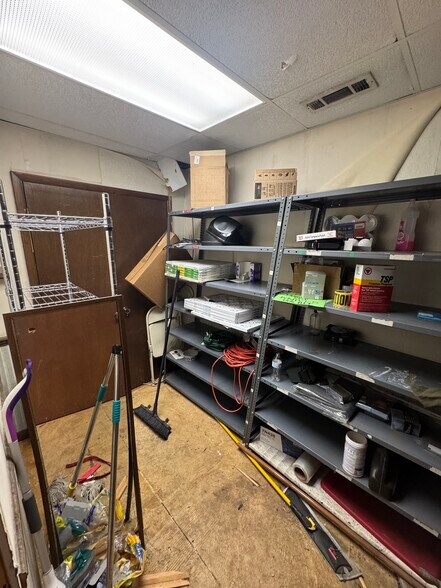 More Photos Of 990 N Daleville Ave, Daleville Warehouse For Sale