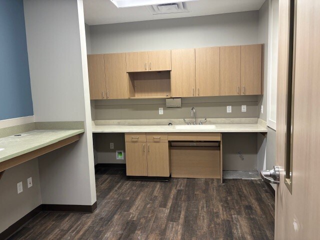 More Photos Of 601 Chamberlin Ave, Frankfort Medical For Sale