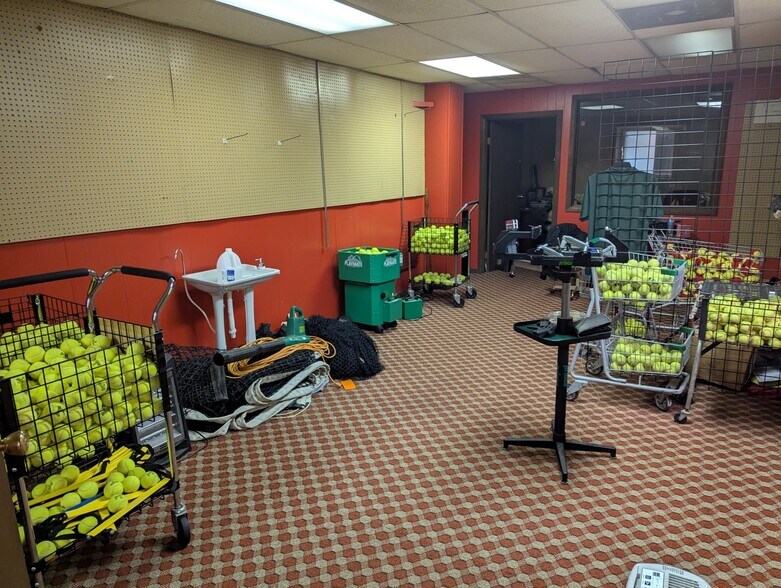 More Photos Of 424 Country Club Rd, Johnstown Golf Course Driving Range For Sale