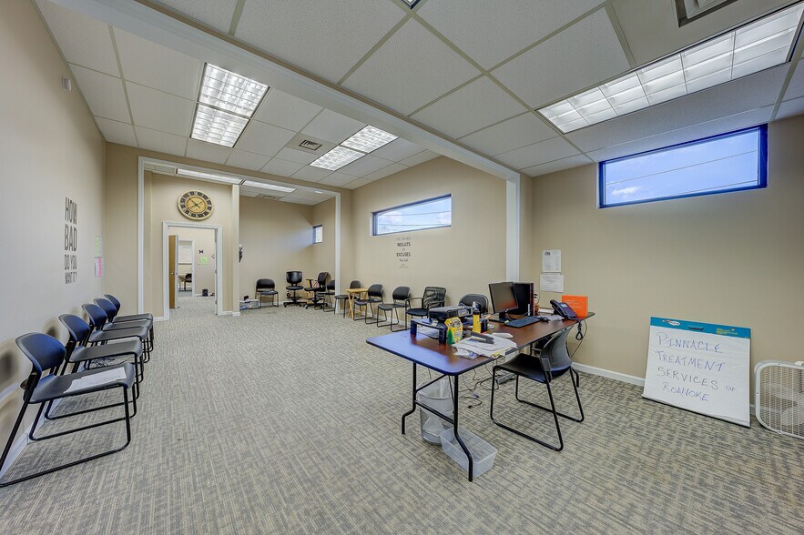 More Photos Of 5335 Peters Creek Rd, Roanoke Office For Sale