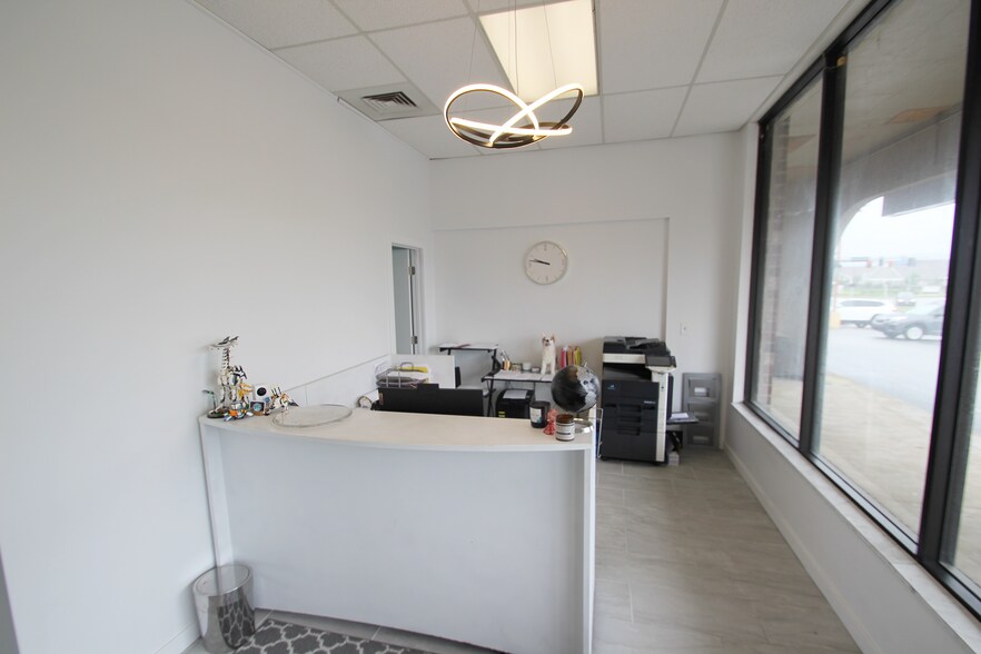 More Photos Of 1781-1811 Pearl Rd, Brunswick General Retail For Lease