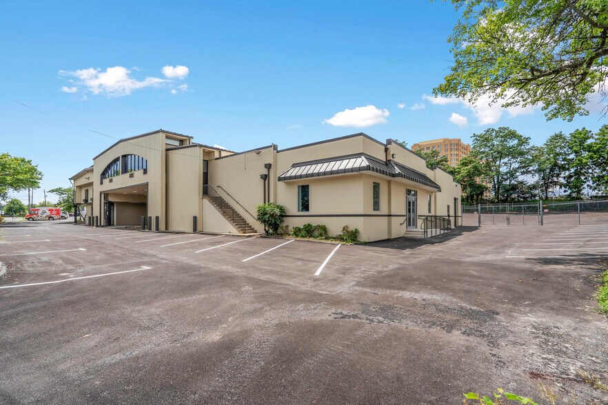 More Photos Of 2355 Lewis Ave, Rockville Light Distribution For Lease