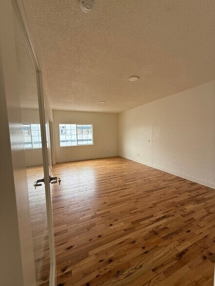 More Photos Of 3911 W Jefferson Blvd, Los Angeles Storefront Retail Office For Lease