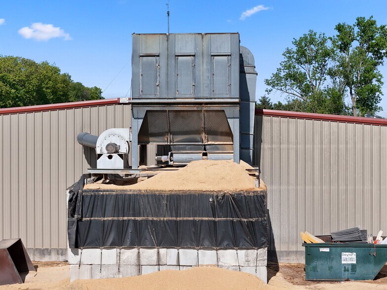 More Photos Of 29 Red Oak Rd, High Hill Manufacturing For Sale