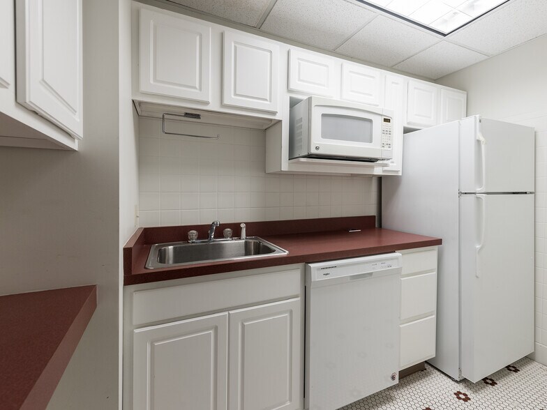 More Photos Of 109 Capitol St, Charleston Office Residential For Sale