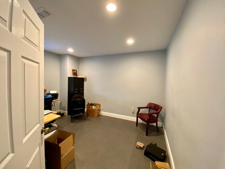 More Photos Of 104 Liberty Center Pl, Saint Augustine Warehouse For Lease