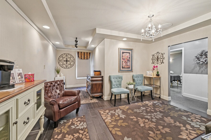 More Photos Of 56 N Franklin St, Delaware Freestanding For Sale