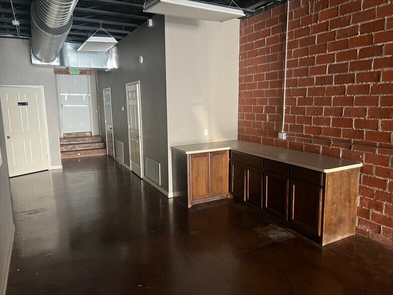 More Photos Of 415 E Avenue D, Killeen Office For Lease