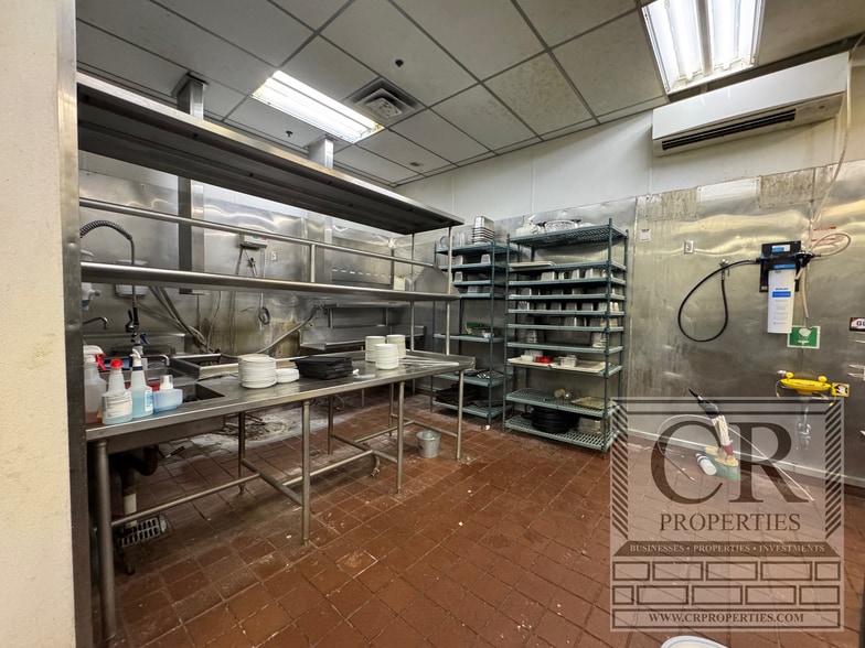 More Photos Of 23 Crystal Run Xing, Middletown Restaurant For Lease