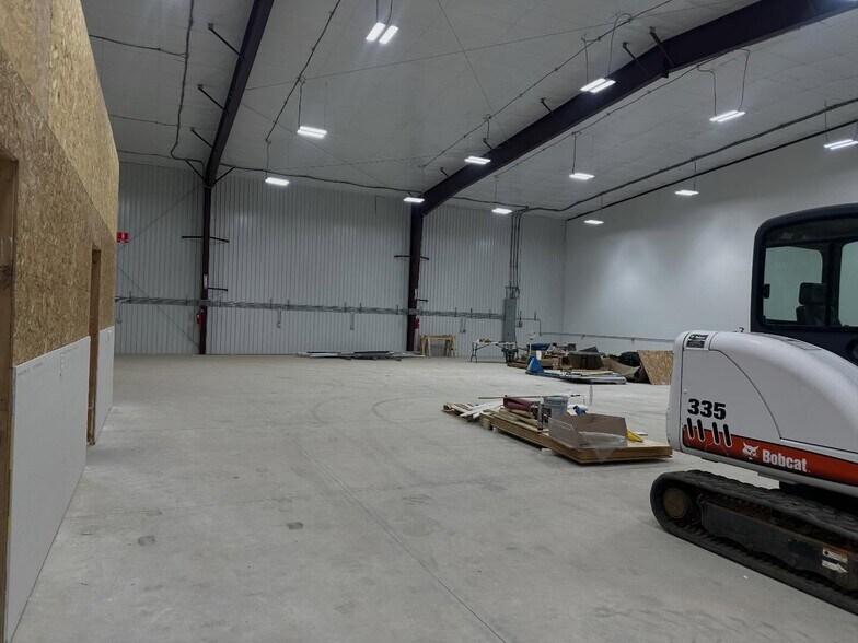 More Photos Of 5897 Balsom Ridge Rd, Denver Manufacturing For Lease