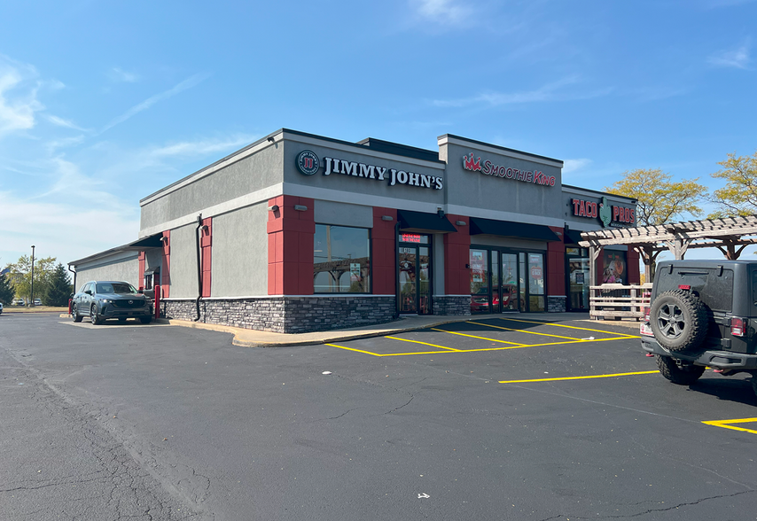 Primary Photo Of 8160-8180 Mississippi St, Merrillville Fast Food For Sale