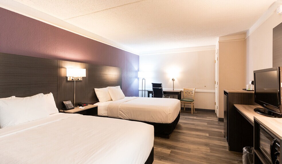 More Photos Of 675 Scott Ave, Farmington Hotel For Sale