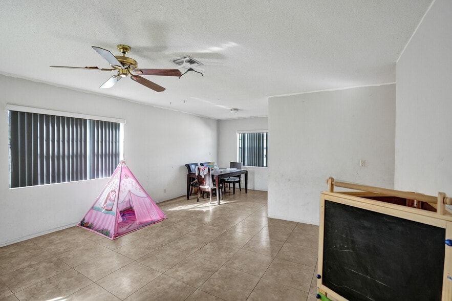 More Photos Of 5706-5708 Lincoln St, Hollywood Multifamily For Sale