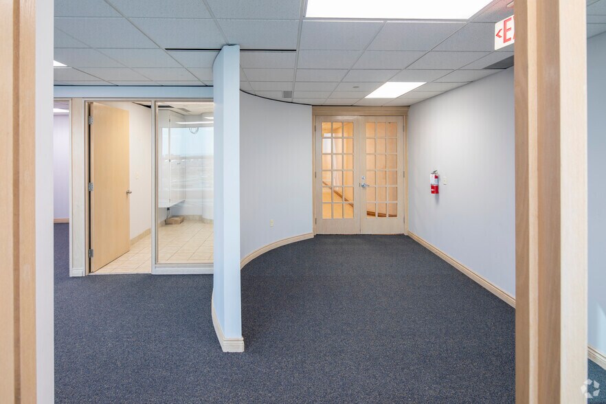 More Photos Of 5500 N Service Rd, Burlington Office For Lease