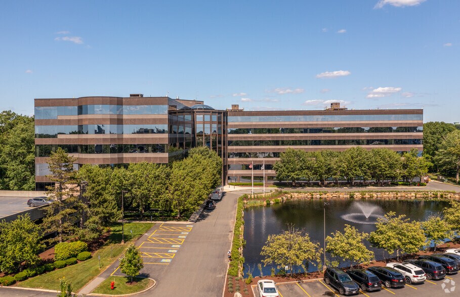 More Photos Of 101 Edgewater Dr, Wakefield Unknown For Lease