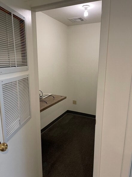 More Photos Of 8585-8589 Canoga Ave, Canoga Park Service For Lease