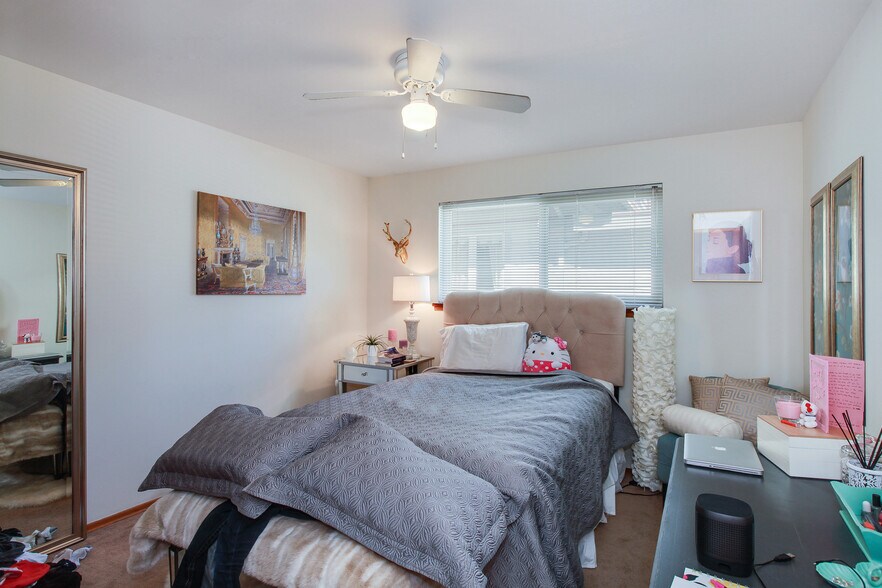 More Photos Of 5030 15th Ave NE, Seattle Apartments For Sale