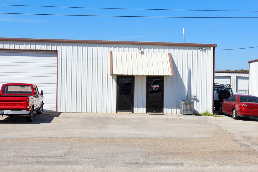 More Photos Of 18975 Marbach Ln, San Antonio Unknown For Lease