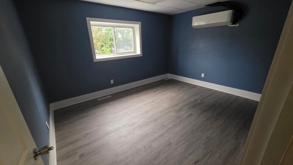 More Photos Of 243 Southbound Gratiot Ave, Mount Clemens Office For Sale