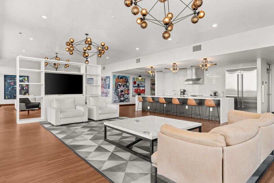 More Photos Of 4229 N FM 620 Hwy, Austin Showroom For Lease