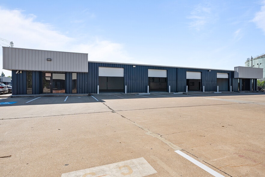More Photos Of 1500 Brittmoore Rd, Houston Warehouse For Lease