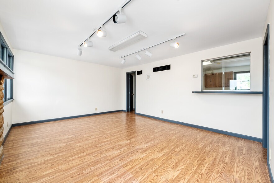 More Photos Of 10 Youell St, Florence Office For Sale