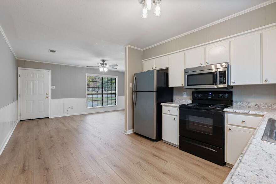 More Photos Of 16 Linder Rd, Greenbrier Apartments For Sale