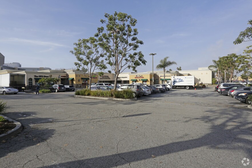 More Photos Of 21035-21143 Hawthorne Blvd, Torrance General Retail For Lease
