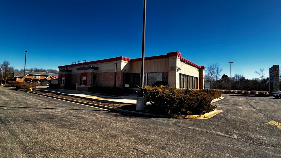 More Photos Of 34528 N Highway 45, Third Lake Fast Food For Lease