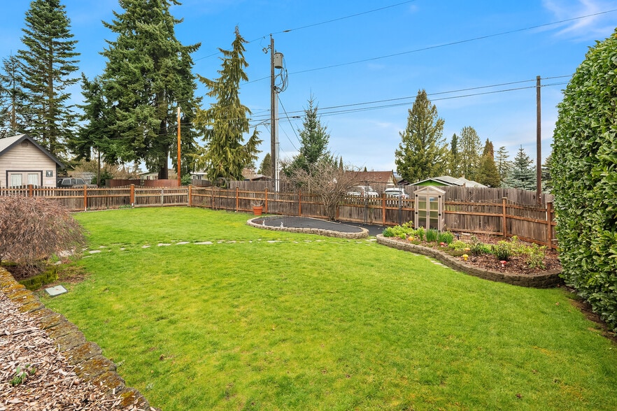 More Photos Of 131 E 12th St, Port Angeles Hotel For Sale