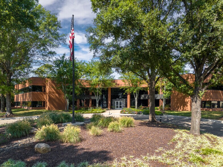 More Photos Of 308 N Peters Rd, Knoxville Office For Lease