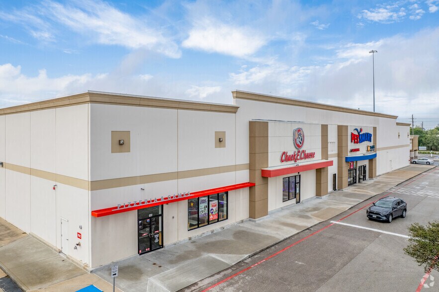 More Photos Of 132-140 FM 1960 E, Houston Freestanding For Lease
