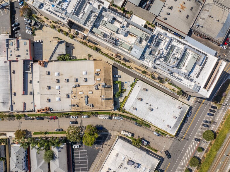 More Photos Of 2223-2229 S Carmelina Ave, Los Angeles Loft Creative Space For Lease