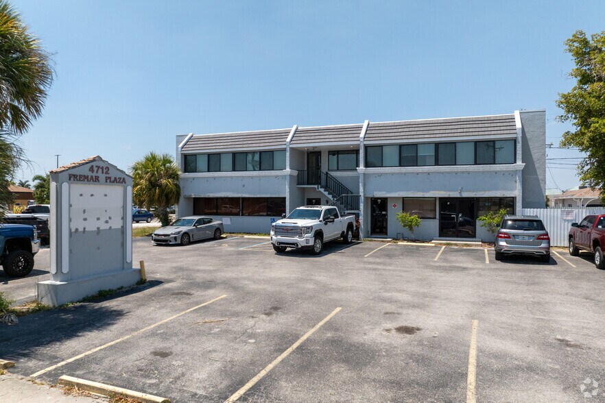 More Photos Of 4712 SE 15th Ave, Cape Coral Office For Sale